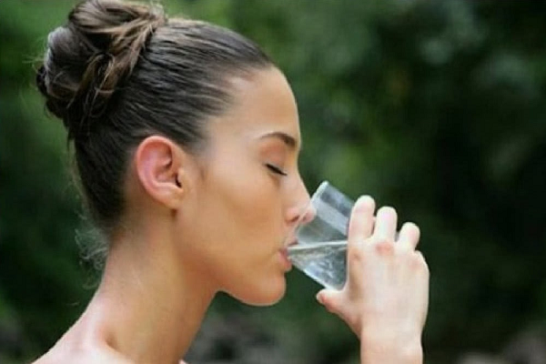 Die Auswirkungen von Wasserstoff reichhaltigem Wasser 